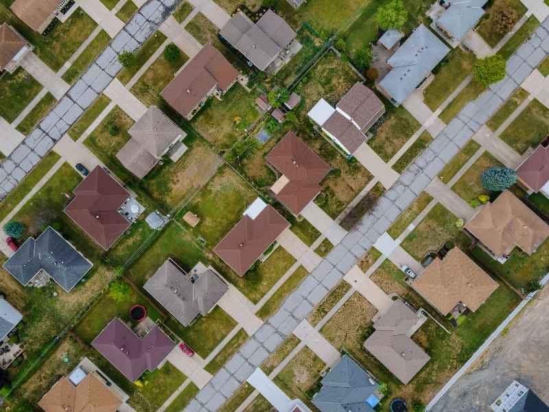 Metes and bounds survey for an older residential parcel in Knoxville, Tennessee, showing adjoining lots, yards, fences, and neighborhood property boundaries.